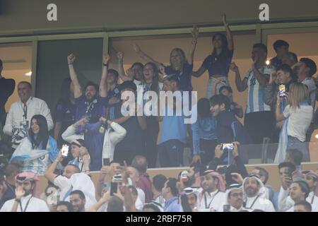 Lusail, Katar, 18. Dezember 2022. Lionel Messis Familie feiert am Ende des Spiels Argentinien gegen Frankreich, Spiel 64, Finalspiel der FIFA W. Stockfoto