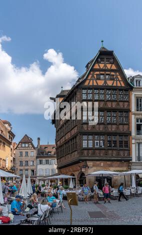 Straßburg, Frankreich - 05 19 2023: Blick auf das Kammerzell-Haus in der Nähe der Kathedrale Stockfoto