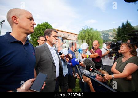 Vernet, Frankreich. 09. Juli 2023. Pressekonferenz in Vernet mit Marc Chappuis, Präfekt von Alpes-de-Haute-Provence (R), und Remy Avon Staatsanwalt von Digne-les-Bains (L), Frankreich, am 09. Juli 2023. Verschwinden in Vernet in den Alpes de Haute-Provence von Little Emile, zweieinhalb Jahre alt. Foto von Thibaut Durand/ABACAPRESS.COM Kredit: Abaca Press/Alamy Live News Stockfoto