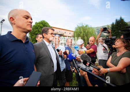 Vernet, Frankreich. 09. Juli 2023. Pressekonferenz in Vernet mit Marc Chappuis, Präfekt von Alpes-de-Haute-Provence (R), und Remy Avon Staatsanwalt von Digne-les-Bains (L), Frankreich, am 09. Juli 2023. Verschwinden in Vernet in den Alpes de Haute-Provence von Little Emile, zweieinhalb Jahre alt. Foto von Thibaut Durand/ABACAPRESS.COM Kredit: Abaca Press/Alamy Live News Stockfoto