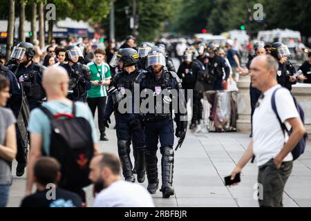 Paris, Frankreich. 08. Juli 2023. Ein Polizeikommando, das während der Demonstration gesehen wurde. Obwohl die Polizei die Demonstration zu Ehren von Adama, einem jungen Mann, der 2016 durch einen Polizisten starb, ablehnte, waren rund zweitausend Demonstranten anwesend, um die Gewalt der Polizei anzuprangern. (Foto: Telmo Pinto/SOPA Images/Sipa USA) Guthaben: SIPA USA/Alamy Live News Stockfoto