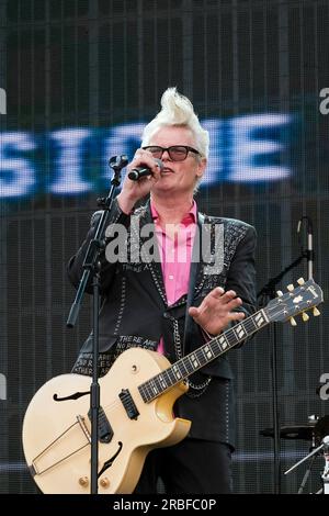 Southampton, Großbritannien. 08. Juli 2023. Martin Degville, Sänger und Songwriter mit der britischen New Wave Band Sigue Sigue Sputnik, live auf der Bühne des Let's Rock 80s Retro Revival Music Festivals. Sigue Sigue Sputnik wurde zu meinem ehemaligen Generation X Bass-Spieler Tony James. Die Band hatte drei Top-40-Hit-Singles aus Großbritannien (Foto von Dawn Fletcher-Park/SOPA Images/Sipa USA). Credit: SIPA USA/Alamy Live News Stockfoto