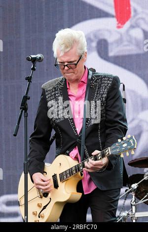 Southampton, Großbritannien. 08. Juli 2023. Martin Degville, Sänger und Songwriter mit der britischen New Wave Band Sigue Sigue Sputnik, live auf der Bühne des Let's Rock 80s Retro Revival Music Festivals. Sigue Sigue Sputnik wurde zu meinem ehemaligen Generation X Bass-Spieler Tony James. Die Band hatte drei Top-40-Hit-Singles aus Großbritannien (Foto von Dawn Fletcher-Park/SOPA Images/Sipa USA). Credit: SIPA USA/Alamy Live News Stockfoto