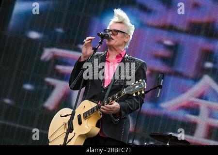 Southampton, Großbritannien. 08. Juli 2023. Martin Degville, Sänger und Songwriter mit der britischen New Wave Band Sigue Sigue Sputnik, live auf der Bühne des Let's Rock 80s Retro Revival Music Festivals. Sigue Sigue Sputnik wurde zu meinem ehemaligen Generation X Bass-Spieler Tony James. Die Band hatte drei Top-40-Hit-Singles aus Großbritannien (Foto von Dawn Fletcher-Park/SOPA Images/Sipa USA). Credit: SIPA USA/Alamy Live News Stockfoto