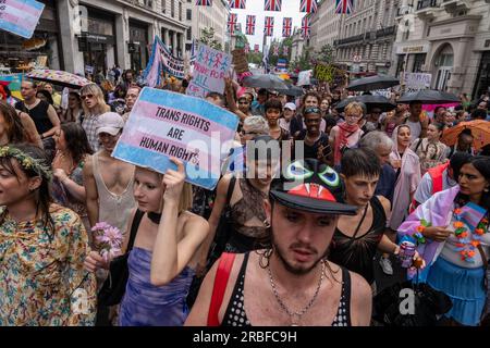 © Jeff Moore TRANS RIGHTS PROTEST. Tausende sind heute in der Londoner Innenstadt auf die Straße gegangen , um gegen die Rechte von Transgender-Menschen zu protestieren und sie zu unterstützen . Stockfoto