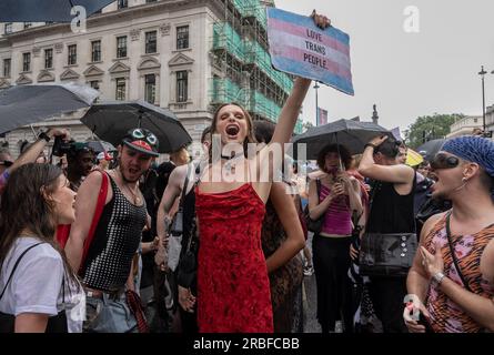 © Jeff Moore TRANS RIGHTS PROTEST. Tausende sind heute in der Londoner Innenstadt auf die Straße gegangen , um gegen die Rechte von Transgender-Menschen zu protestieren und sie zu unterstützen . Stockfoto