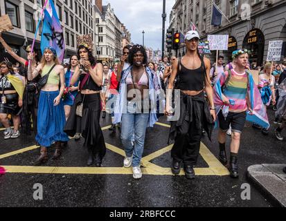 © Jeff Moore TRANS RIGHTS PROTEST. Tausende sind heute in der Londoner Innenstadt auf die Straße gegangen , um gegen die Rechte von Transgender-Menschen zu protestieren und sie zu unterstützen . Stockfoto