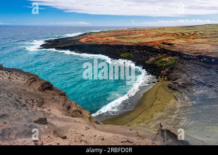 Großer grüner Sandstrand auf Hawaii Stockfoto