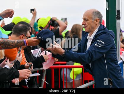 Towcester, Großbritannien. 09. Juli 2023. Silverstone, Towcester, Northamptonshire, Großbritannien, am 09 2023. Juli. Franz Tost, Teamleiter von AlphaTauri, trifft am Wettkampftag beim Aramco British Grand Prix in der Formel 1 in Silverstone, Towcester, Northamptonshire, Großbritannien, am 09 2023. Juli in der Paddock-Region ein. Kredit: Francis Knight/Alamy Live News Stockfoto