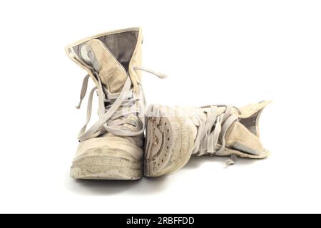 Alte Segelstiefel, isoliert auf weißem Hintergrund Stockfoto