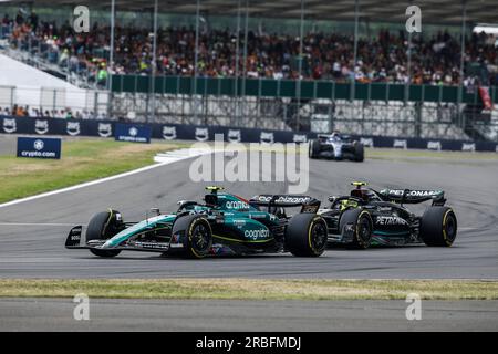 Silverstone, Großbritannien. 9. Juli 2023. #14 Fernando Alonso (ESP, Aston Martin Aramco Cognizant F1 Team), #44 Lewis Hamilton (GBR, Mercedes-AMG Petronas F1 Team), F1 Grand Prix von Großbritannien auf dem Silverstone Circuit am 9. Juli 2023 in Silverstone, Großbritannien. (Foto von HIGH TWO) dpa/Alamy Live News Stockfoto