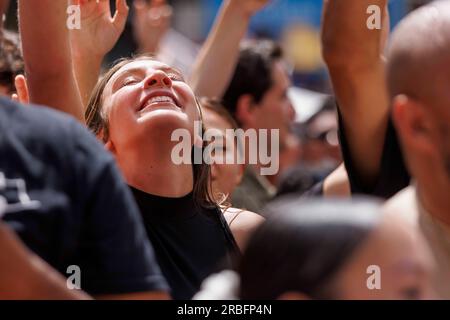 Portland, USA. 08. Juli 2023. Die United Revival Ministries veranstalteten am 8. Juli 2023 am Pioneer Square in Portland, Oregon, einen „Jesus March“, bei dem mehrere Tausend Menschen sangen, beteten und dann marschierten. Ihre Botschaft war, dass nur Jesus und das Christentum Portland und die Vereinigten Staaten retten konnten. (Foto: John Rudoff/Sipa USA) Guthaben: SIPA USA/Alamy Live News Stockfoto