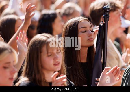 Portland, USA. 08. Juli 2023. Die United Revival Ministries veranstalteten am 8. Juli 2023 am Pioneer Square in Portland, Oregon, einen „Jesus March“, bei dem mehrere Tausend Menschen sangen, beteten und dann marschierten. Ihre Botschaft war, dass nur Jesus und das Christentum Portland und die Vereinigten Staaten retten konnten. (Foto: John Rudoff/Sipa USA) Guthaben: SIPA USA/Alamy Live News Stockfoto