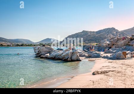 Colymbithres Beach, einer der berühmtesten Strände der Insel Paros, befindet sich in der Bucht von Naousa. Kykladen, Griechenland. Stockfoto