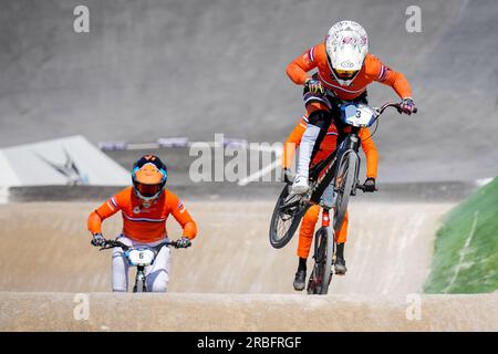 Besancon, Frankreich. 09. Juli 2023. BESANCON, FRANKREICH - JULI 9: Merel Smulders der Niederlande, Michelle Wissing der Niederlande und Manon Veenstra der Niederlande treten am 3. Tag der UEC BMX-Europameisterschaft 2023 beim Complexe sportif du Rosemont am 9. Juli 2023 in Besancon am Finale des Women's Team Time Trial an. Frankreich (Foto von Rene Nijhuis/BSR Agency) Kredit: BSR Agency/Alamy Live News Stockfoto