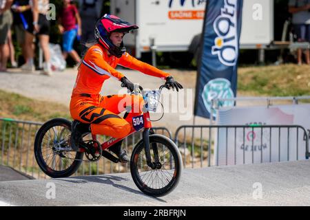 Besancon, Frankreich. 09. Juli 2023. BESANCON, FRANKREICH - JULI 9: Michelle Wissing der Niederlande erwärmt sich vor dem Zeitfinale der Frauenmannschaft am 3. Tag der UEC BMX-Europameisterschaft 2023 beim Complexe sportif du Rosemont am 9. Juli 2023 in Besancon, Frankreich (Foto von Rene Nijhuis/BSR Agency) Guthaben: BSR Agency/Alamy Live News Stockfoto