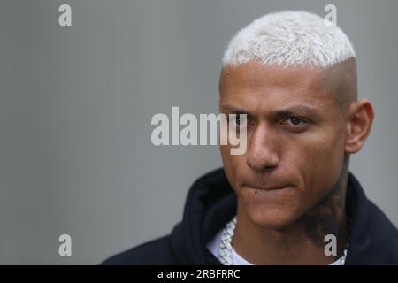 Rio de Janeiro, Brasilien. 09. Juli 2023. Richarlison beobachtet am 09. Juli das Spiel zwischen Fluminense und Internacional für die brasilianische Serie A 2023 im Maracana Stadium in Rio de Janeiro. Foto: Daniel Castelo Branco/DiaEsportivo/Alamy Live News Kredit: DiaEsportivo/Alamy Live News Stockfoto