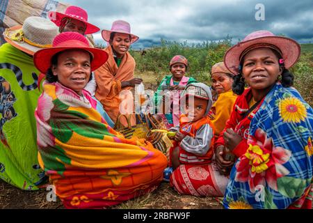 Vohiposa farbenfroher Markt in der Nähe von Antsirabe, Central Highlands, Vakinankaratra Region, Central Madagascar, Afrika. Das Hochland im Zentrum Madagaskars – Stockfoto