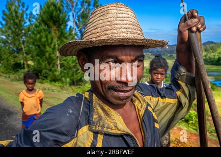 Fisher im Pangalanes Kanal, in der Nähe von Manakara, Madagaskar Insel. Die ethnische Gruppe Antemoro lebt im Kanal Pangalanes. Die Pangalanes Chann Stockfoto