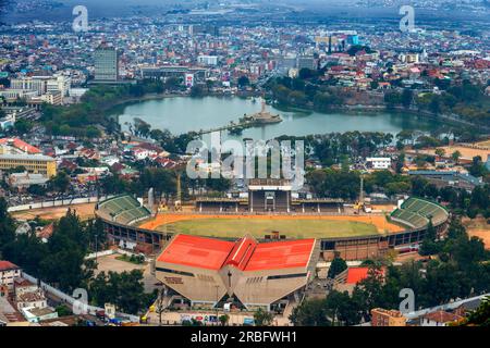 Luftaufnahme des zentralen Sees und Stadions im Stadtzentrum von Antananarivo, ehemals Tananarive Antananarivo, Madagaskar Stockfoto