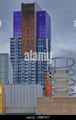 747 Hochhäuser des Vororts Southbank, von der Promenade entlang des linken Ufers des Yarra River aus gesehen. Melbourne-Australien. Stockfoto