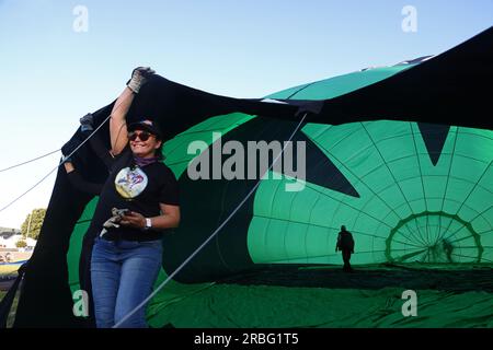 Jönköping, Schweden. 9., Juli 2023. Heißluftballons in Jönköping, Schweden, während des schwedischen Pokals, Andréedagarna, am Sonntagabend. Kredit: Jeppe Gustafsson/Alamy Live News Stockfoto