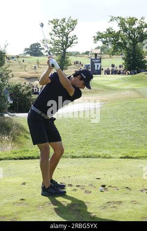 St. Albans, Hertfordshire, Großbritannien. 9. Juli 2023. Joaquin Niemann spielt auf dem LIV Golf London Event im Centurion Golf Club Credit: Motofoto/Alamy Live News zum 17. Green Stockfoto