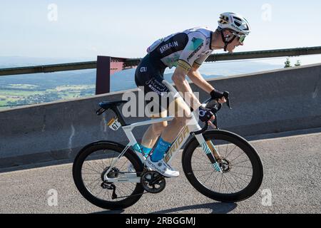 Puy de Dome, Frankreich, 9. Juli 2023, MATEJ MOHORIC von BAHRAIN SIEGREICH auf Stage 9, 184km, Saint Leonard de Noblat an Puy de Dome während der 110. Ausgabe der Tour de France Kredit: Nick Phipps/Alamy Live News Stockfoto