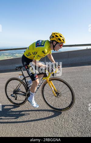 Puy de Dome, Frankreich, 9. Juli 2023, JONAS VINGEGAARD von JUMBO - VISMA im gelben Trikot, Leiter der allgemeinen Individualklassifikation auf Stage 9, 184km, Saint Leonard de Noblat an Puy de Dome während der 110. Ausgabe der Tour de France Credit: Nick Phipps/Alamy Live News Stockfoto