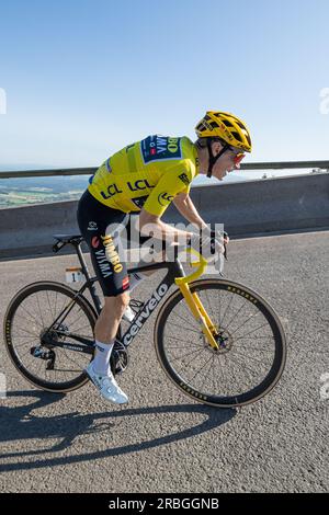 Puy de Dome, Frankreich, 9. Juli 2023, JONAS VINGEGAARD von JUMBO - VISMA im gelben Trikot, Leiter der allgemeinen Individualklassifikation auf Stage 9, 184km, Saint Leonard de Noblat an Puy de Dome während der 110. Ausgabe der Tour de France Credit: Nick Phipps/Alamy Live News Stockfoto