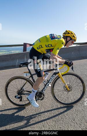 Puy de Dome, Frankreich, 9. Juli 2023, JONAS VINGEGAARD von JUMBO - VISMA im gelben Trikot, Leiter der allgemeinen Individualklassifikation auf Stage 9, 184km, Saint Leonard de Noblat an Puy de Dome während der 110. Ausgabe der Tour de France Credit: Nick Phipps/Alamy Live News Stockfoto