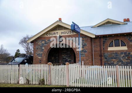 Juli 2023, Hill End Heritage Village in New South Wales, Goldbergbau Boom Town mit altem Gerichtsgebäude und Polizeistation, NSW, Australien Stockfoto