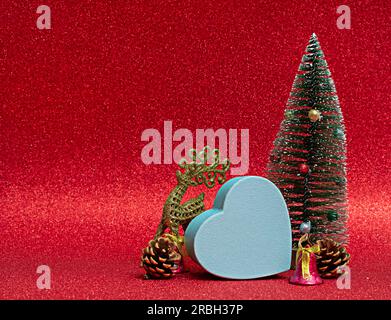Weihnachtsgeschenkschachteln und Bäume außer Kopierraum Stockfoto