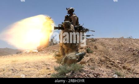 USA Marines mit 2. Bataillon, 5. Marines, 1. Marine Division, feuern ein Carl-Gustaf 84mm rückstoßfreies Gewehr ab, während sie eine Feuerübung während Intrepid Maven 23,4, 7. Juli 2023, durchführen. Unerschrockene Maven ist eine bilaterale Übung zwischen den USA Marine Corps Forces, Central Command und Jordanian Armed Forces zur Verbesserung der Interoperabilität und Stärkung der Beziehungen zwischen Partnern und Nation in den USA Zuständigkeitsbereich des Zentralkommandos und Verbesserung der Einsatzbereitschaft der einzelnen und bilateralen Einheiten. (USA Marinekorps Foto von CPL. Keegan Bailey) Stockfoto