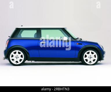 Ein BMW Mini-Cooper im Studio Stockfoto