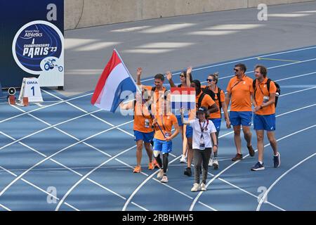 Paris, Frankreich. 08. Juli 2023. PARIS, FRANKREICH - JULI 8: Team Natherlands winkt während der Eröffnungszeremonie am 1. Tag der Pariser 2023-Para-Leichtathletik-Weltmeisterschaft im Stade Charlety am 8. Juli 2023 in Paris, Frankreich (Foto von Marcus Hartmann/BSR-Agentur). Kredit: BSR-Agentur/Alamy Live News Stockfoto