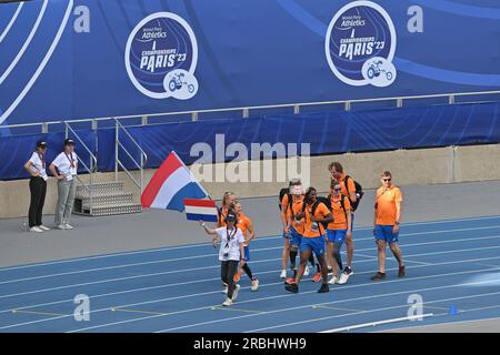 Paris, Frankreich. 08. Juli 2023. PARIS, FRANKREICH - JULI 8: Team Natherlands winkt während der Eröffnungszeremonie am 1. Tag der Pariser 2023-Para-Leichtathletik-Weltmeisterschaft im Stade Charlety am 8. Juli 2023 in Paris, Frankreich (Foto von Marcus Hartmann/BSR-Agentur). Kredit: BSR-Agentur/Alamy Live News Stockfoto