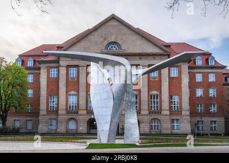 The Wings Skulptur von Daniel Libeskind vor dem Siemens-Hauptquartier, Rohrdamm 85, Spandau, Berlin Stockfoto