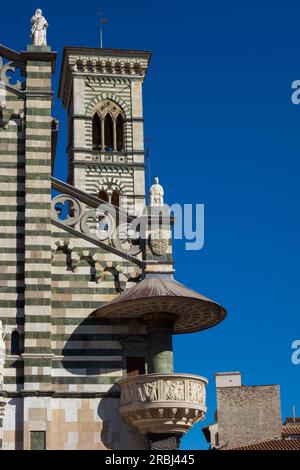 Mittelalterliche und Renaissance-Architektur in Prato. Kathedrale St. Stephen mit der wunderschönen äußeren Kanzel, dekoriert vom berühmten italienischen Künstler D. Stockfoto