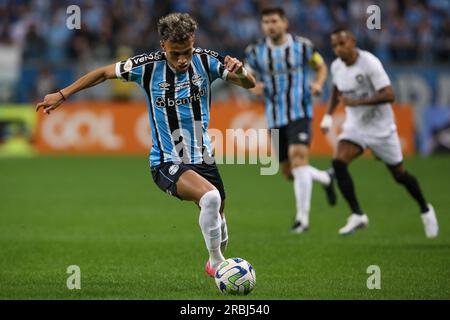 Porto Alegre, Brasilien. 09. Juli 2023. RS – PORTO ALEGRE – 09/07/2023 – BRAZILEIRO A 2023, GREMIO X BOTAFOGO – Bitello-Spieler von Gremio während eines Spiels gegen Botafogo im Stadion Arena do Gremio für die brasilianische Meisterschaft A 2023. Foto: Pedro H. Tesch/AGIF/Sipa USA Kredit: SIPA USA/Alamy Live News Stockfoto