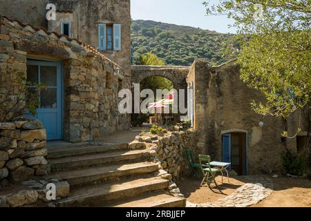 Mittelalterliches Bergdorf an der Küste, Pigna, in der Nähe von LÎle-Rousse, Balagne, Departement Haute-Corse, Korsika, Mittelmeer, Frankreich Stockfoto