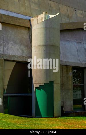 Kirche St. Peter von Le Corbusier. Standort Le Corbusier im Firminy-Vert Civic Center, Saint-Etienne, Departement Loire, Region Auvergne-Rhone-Alpes, Fra Stockfoto