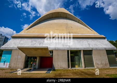 Kirche St. Peter von Le Corbusier. Standort Le Corbusier im Firminy-Vert Civic Center, Saint-Etienne, Departement Loire, Region Auvergne-Rhone-Alpes, Fra Stockfoto