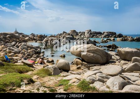 Granitfelsen und Meer, Tafoni, Lavezzi-Inseln, Îles Lavezzi, Bonifacio, Corse-du-Sud, Korsika, Mittelmeer, Frankreich Stockfoto