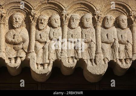 Detail des Portals des Benediktinerpriorats der Abtei Ganagobie, Alpes-de-Haute-Provence, Provence-Alpes-Côte d'Azur, Frankreich Stockfoto