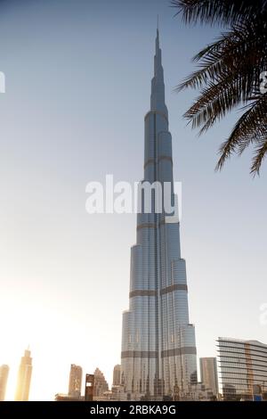 Vereinigte Arabische Emirate, Dubai, der legendäre Burj Khalifa Wolkenkratzer, das höchste Gebäude der Welt im März 2013 auf 829,8 m (2.722 ft). Stockfoto