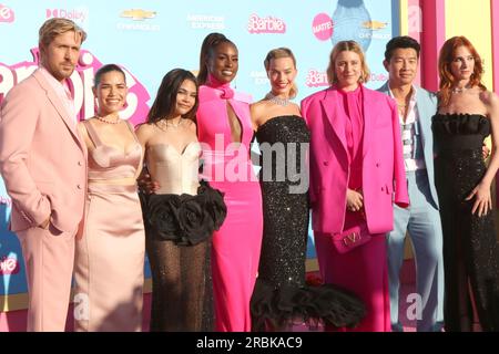 LOS ANGELES – JULI 9: Ryan Gosling, America Ferrera, Ariana Greenblatt, Issa Rae, Margot Robbie Greta Gerwig, Simu Liu, Hari Nef bei der Barbie Weltpremiere im Shrine Auditorium am 9. Juli 2023 in Los Angeles, Kalifornien Stockfoto