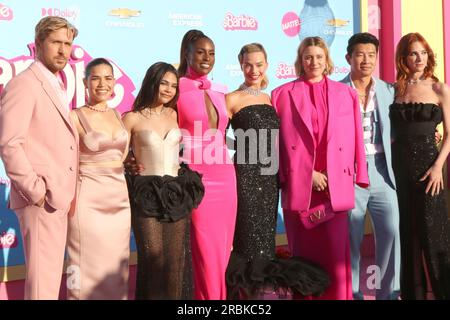 9. Juli 2023, Los Angeles, CA, USA: LOS ANGELES - JUL 9: Ryan Gosling, America Ferrera, Ariana Greenblatt, Issa Rae, Margot Robbie Greta Gerwig, Simu Liu, Hari Nef bei der Barbie Weltpremiere am Shrine Auditorium am 9. Juli 2023 in Los Angeles, CA (Kreditbild: © Kay Blake/ZUMA Press Wire) NUR ZUR REDAKTIONELLEN VERWENDUNG! Nicht für den kommerziellen GEBRAUCH! Stockfoto