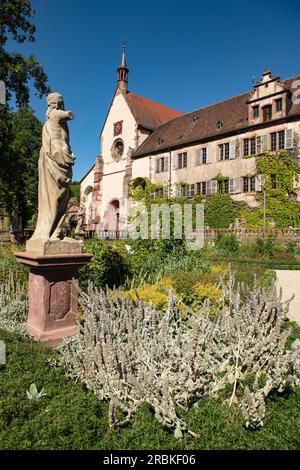 Statue im Garten vor dem Bronnbacher Kloster, Wertheim, Reichholzheim, Franken, Baden-Württemberg, Deutschland, Europa Stockfoto