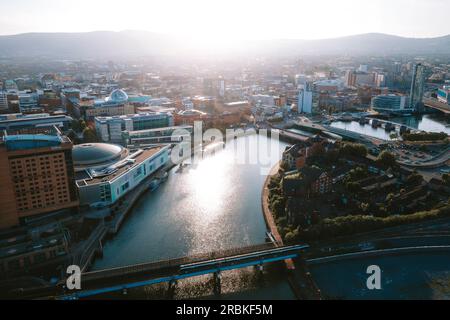 Unvergleichlicher Blick auf den Fluss Lagan, Belfast, Nordirland Stockfoto